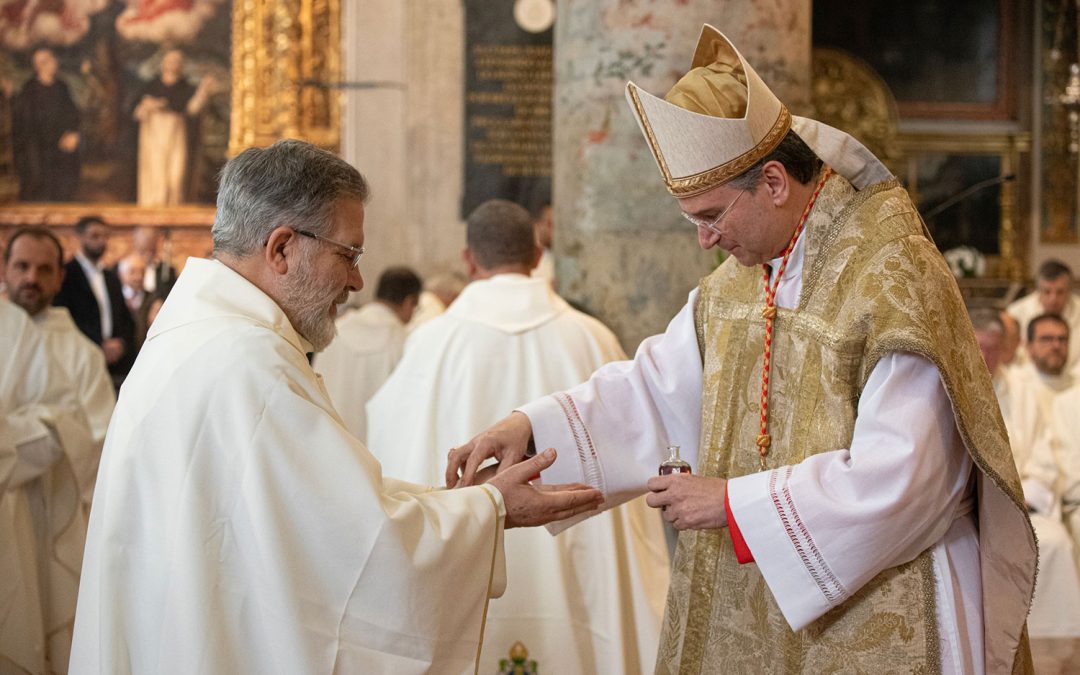 As “nossas mãos ungidas” são “rosto de Cristo para todos os nossos irmãos”