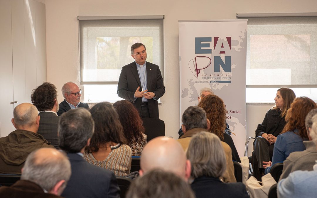 “Trabalhar em rede” e “confiar nas instituições” para erradicar a pobreza