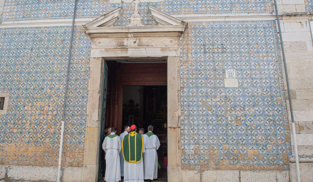 Missa na paróquia do Seixal