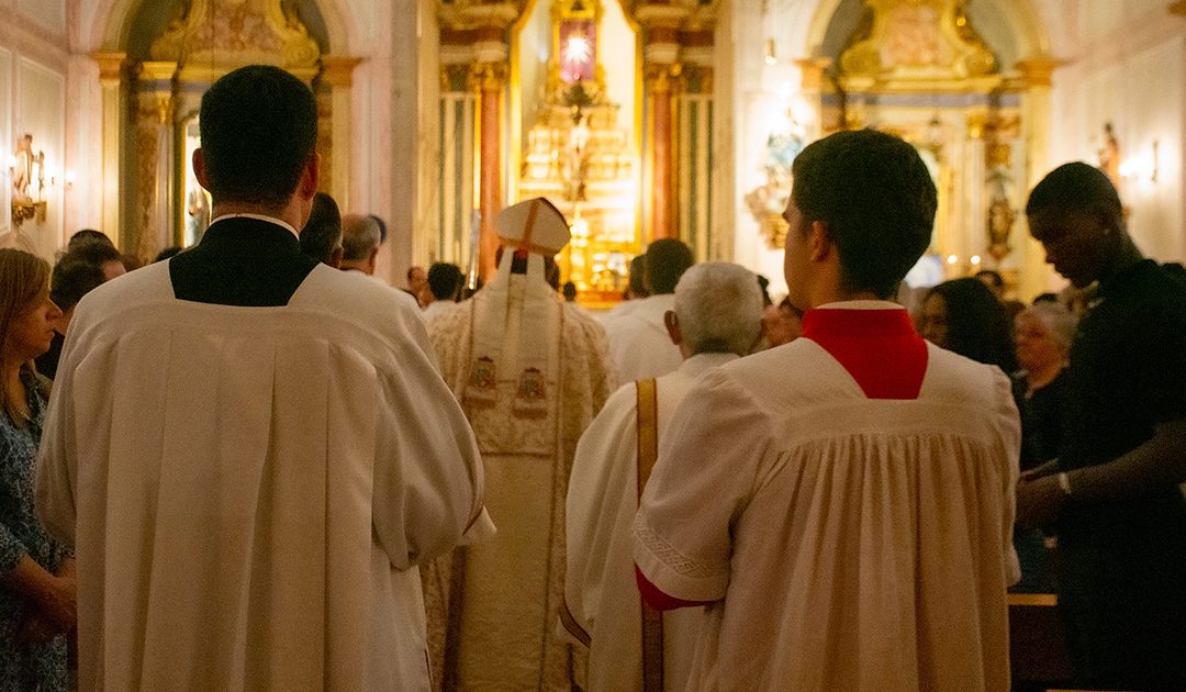 Dedicação do Altar e Crismas no Monte da Caparica