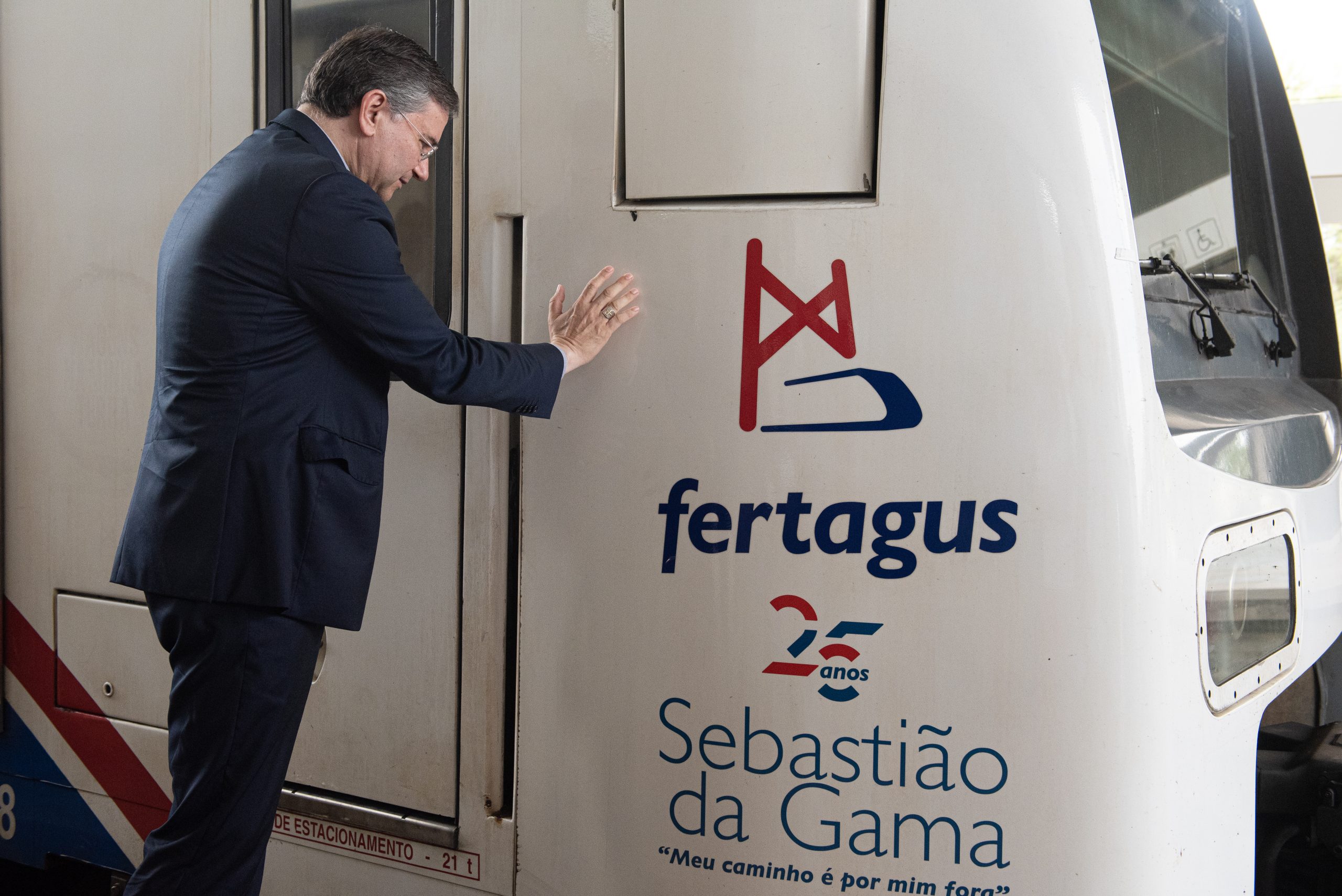 D. Américo Aguiar abençoa a carruagem da Fertagus dedicada a Sebastião da Gama.