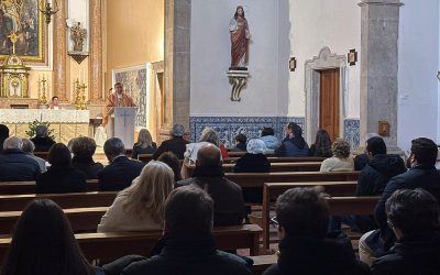 Missa na paróquia de Santa Cruz