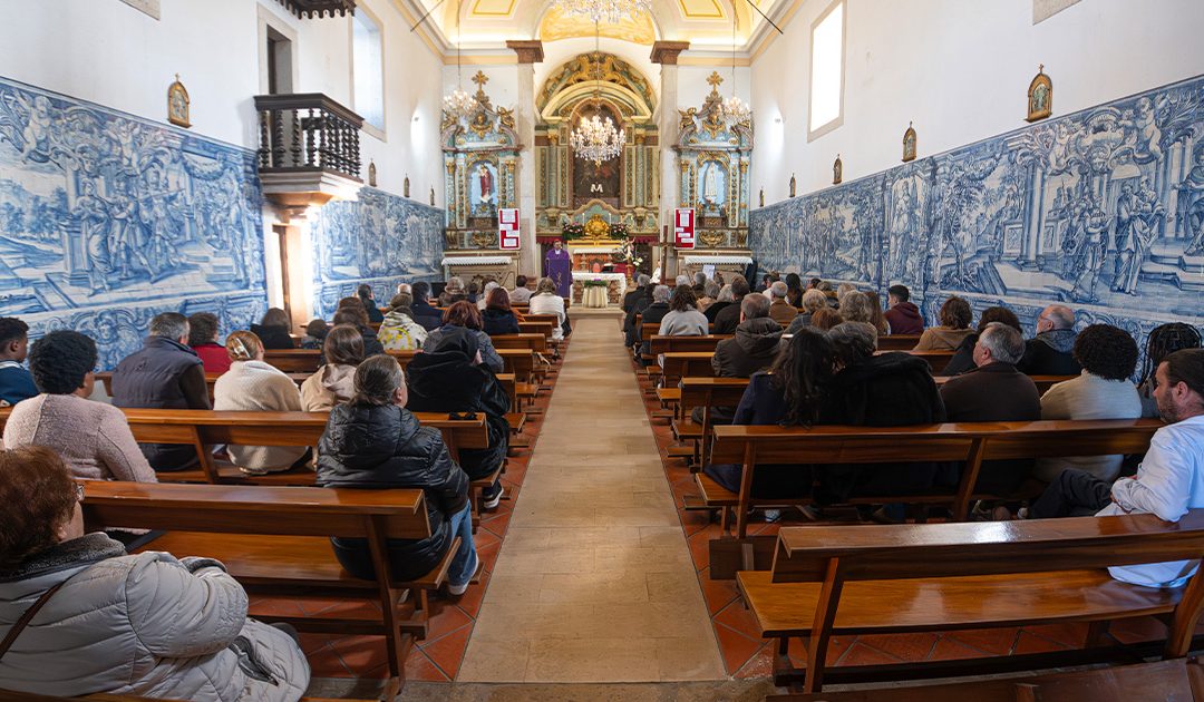 Missa na paróquia de Sarilhos Grandes