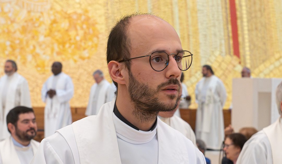 “Nos pobres, Ele ainda tem algo a dizer-nos”