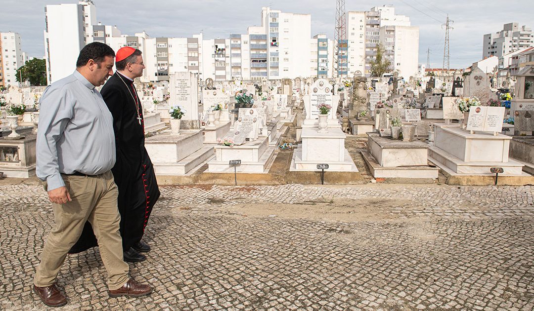 Visitas aos Cemitérios nos Fiéis Defuntos