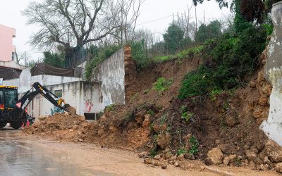 Chuva provoca derrocada do muro do Seminário de S. Paulo