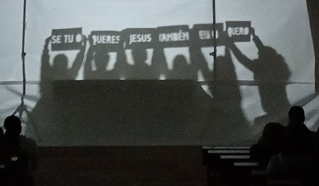 Santidade Juvenil marca Via Sacra Diocesana Jovem na Amora 
